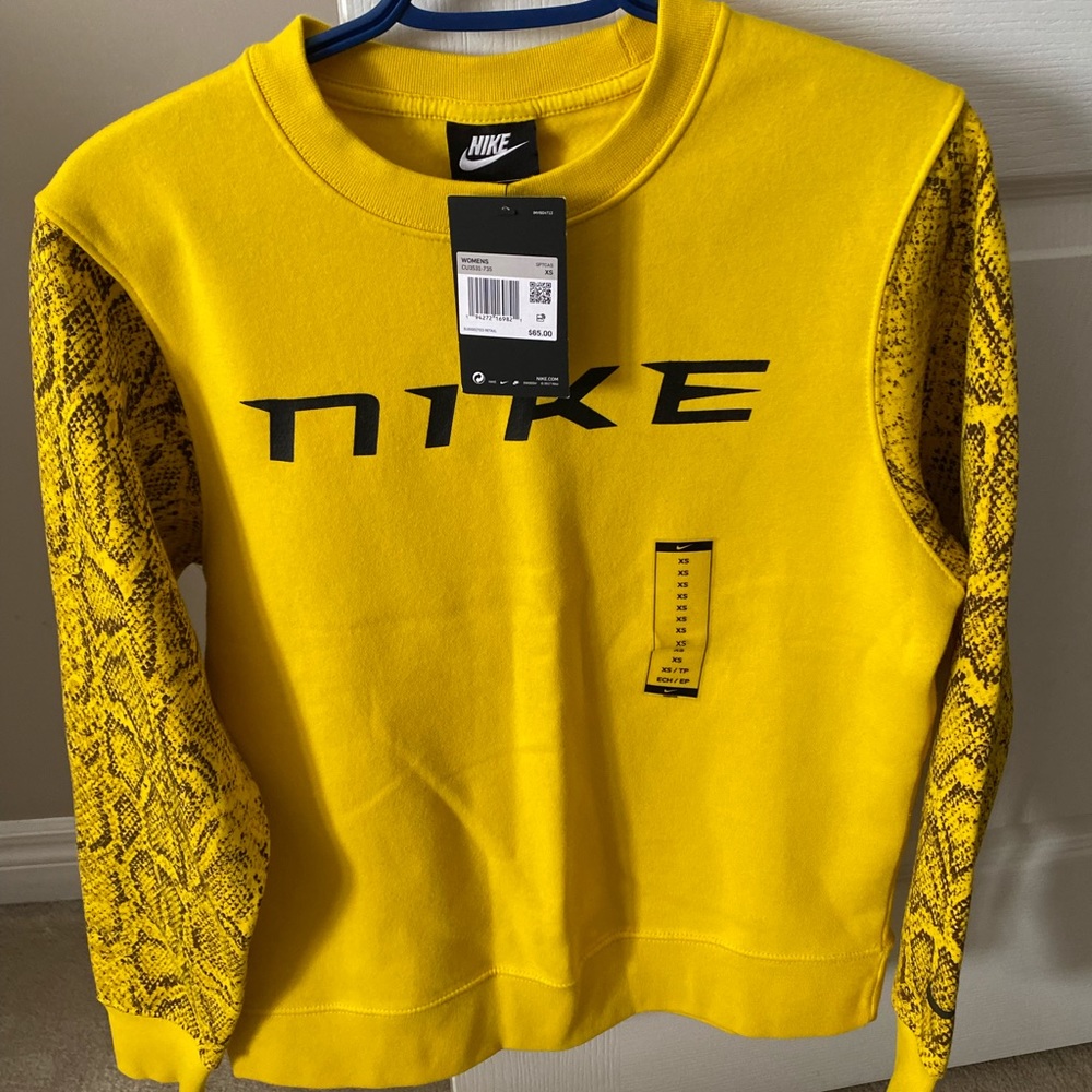 Brand new women’s Nike sweatshirt size xs